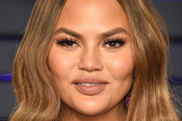 Chrissy Teigen Responds To Troll About Her Cheeks