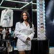 Rihanna pose dans la boutique éphémère de sa marque Fenty à Paris, le 22 mai 2019