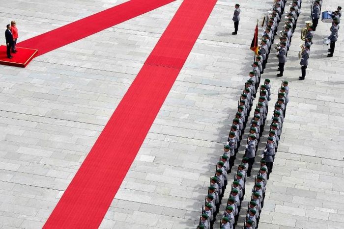 Chinese Premier Li Keqiang (L) has coaxed leaders of several EU countries to attend a Belt and Road Summit in Beijing, but not Angela Merkel