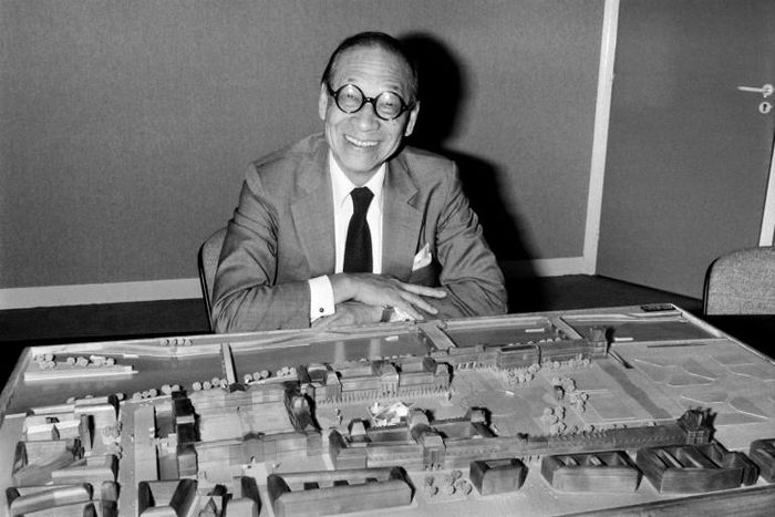 Architect I.M Pei poses with the architectural model of the Louvre Pyramid in Paris in 1985