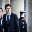 French President Emmanuel Macron (l) welcomes Canadian Prime Minister Justin Trudeau upon his arrival at the Elysee Palace in Paris