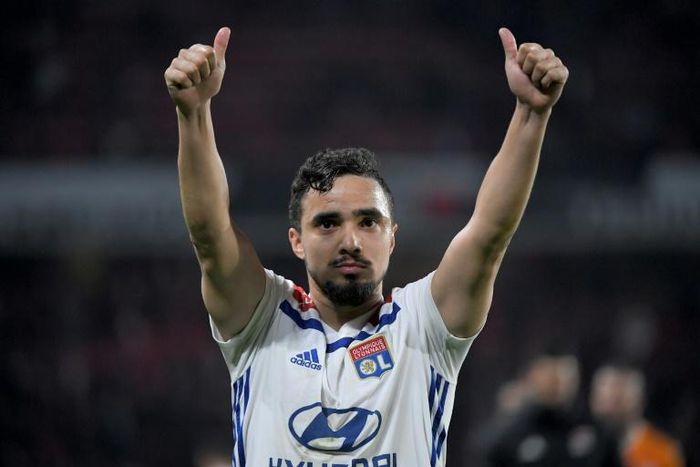 Rafael da Silva has extended his stay with Lyon until 2021