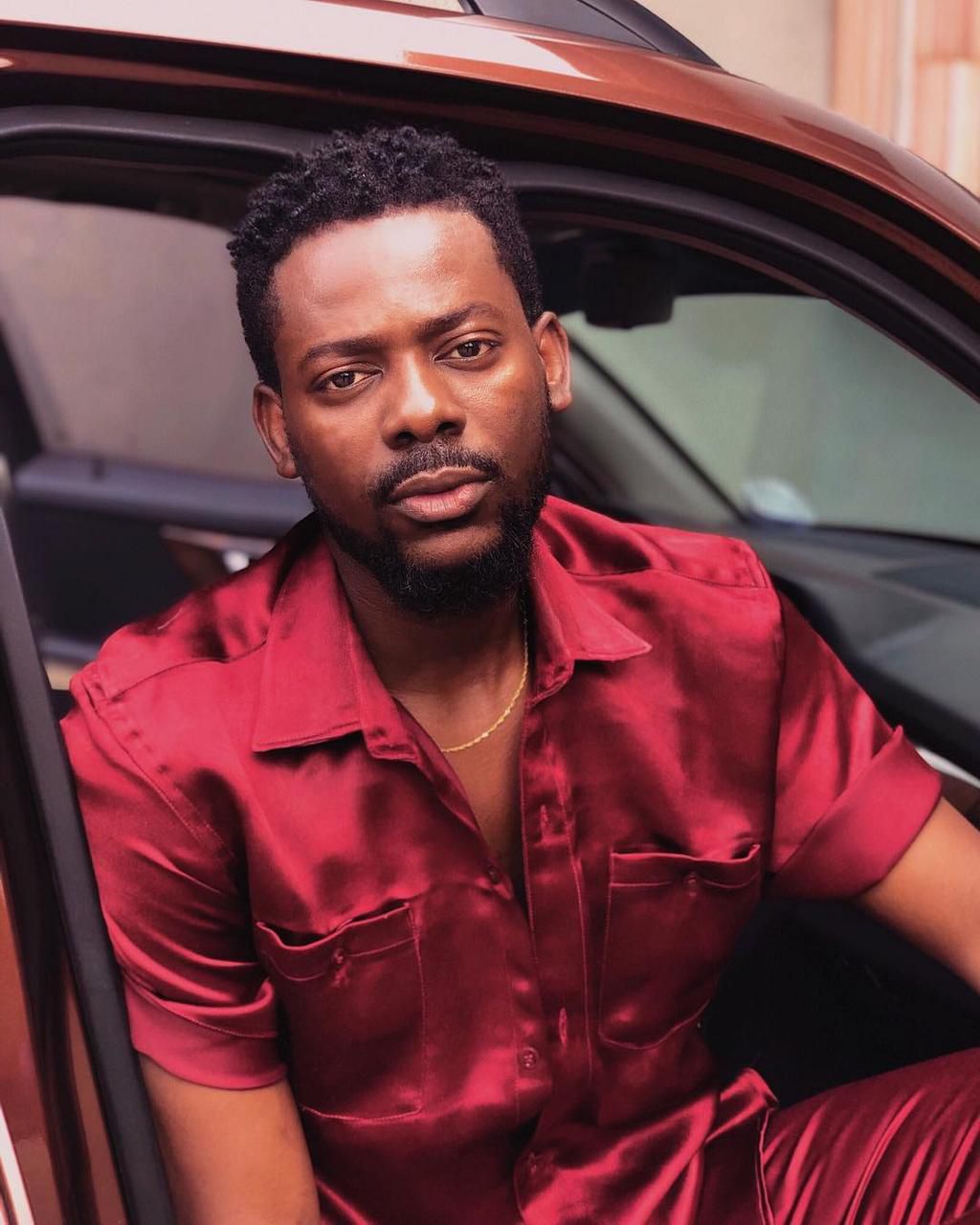 Back in 2018, Adekunle Gold announced that his father Prince Hakeem Adeyemi Kosoko was promoted to the position of a permanent secretary by the Lagos state government [Instagram/AdekunleGold]