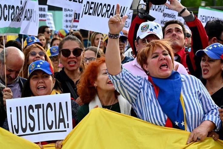 Hundreds of Venezuelans living in Spain turned out for the march in support of the opposition