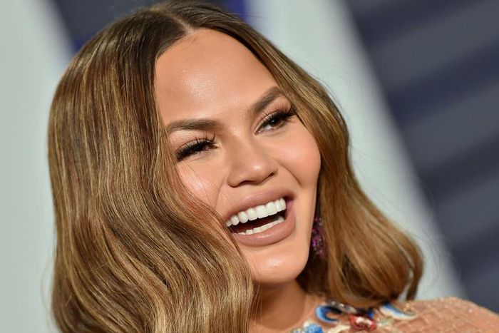 Chrissy Teigen Posts No-Makeup Instagram Selfie