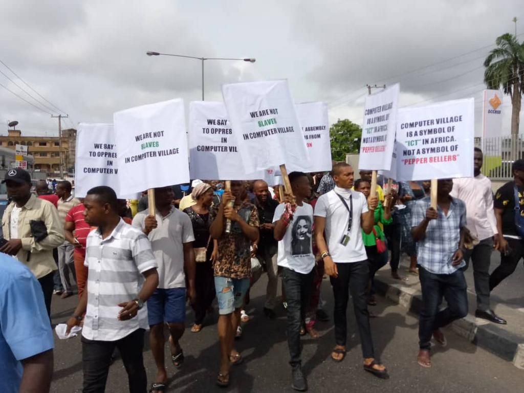 Traders in computer village in agos protesting against Imposing of Iyaloja and baba loja [Wuzupnigeria]