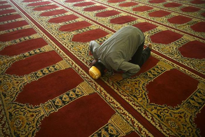 A man prays at the Dawatagaha Jumma Masjid mosque in Colombo. Sri Lankan Muslim groups say they warned authorities about the increased radicalisation of Easter Sunday attack ringleader Zahran Hashim