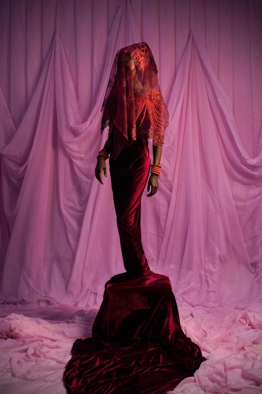 Nigerian photographer Lakin Ogunbanwo new series about the visuals of Nigerian weddings featured in Vogue  [Credit: Vogue.it]