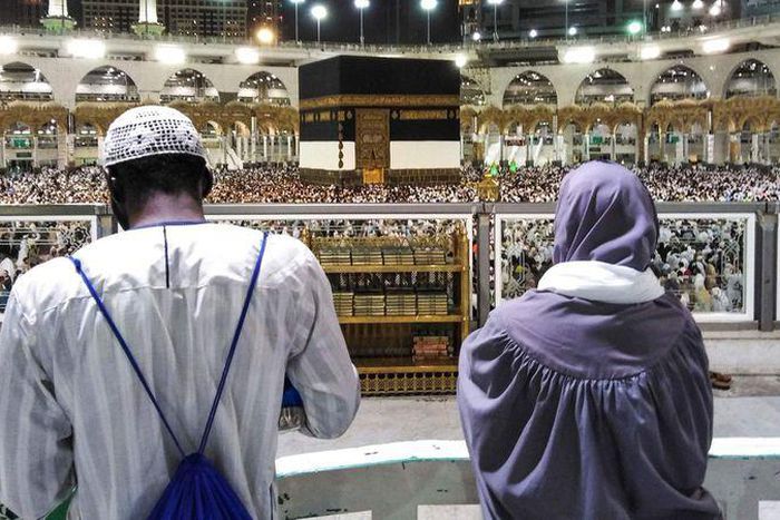 A muslim around the Mount Arafat (LA Times)