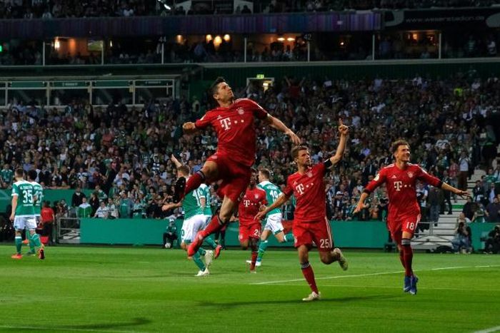 Robert Lewandowski scored the winner in Bayern's thrilling semi-final win over Bremen on Wednesday