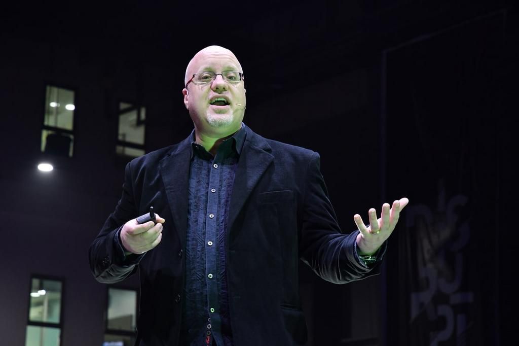 Brett King, Chief Executive Officer, Moven, United Kingdom giving the keynote address