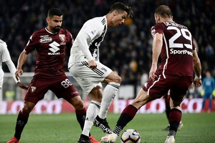 Juventus forward Cristiano Ronaldo (C) has scored 601 club goals in his career.