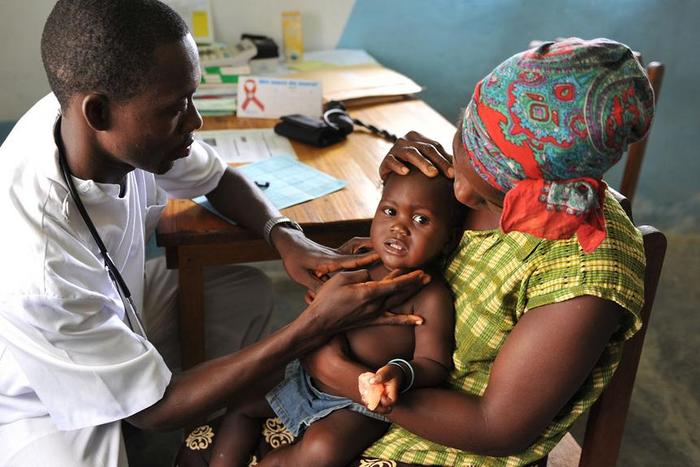 A doctor applying treatment on a baby  [Banboonline]