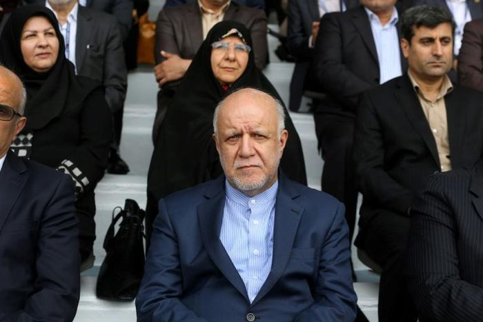 Iran's Oil Minister Bijan Namdar Zanganeh (C) says US efforts to bring Tehran's oil exports to zero 'is an illusion'