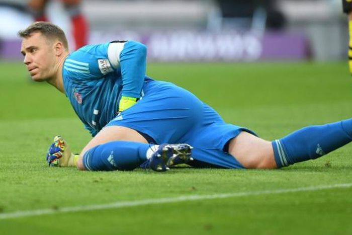 Bayern Munich goalkeeper Manuel Neuer says he hopes to return from injury before the end of the season