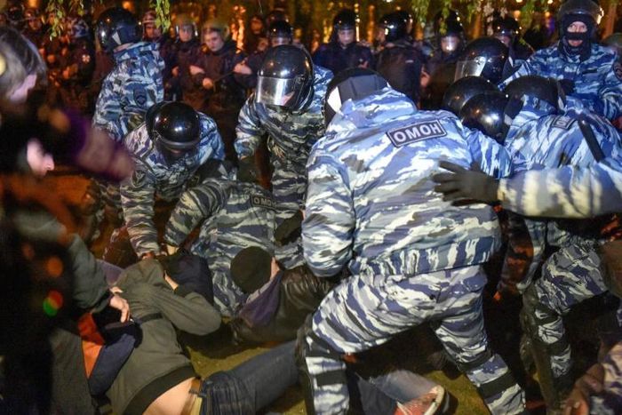 Anti-riot police clash with protesters against plans to build an Orthodox cathedral in the Russian Urals city of Yekaterinburg. The project was suspended Thursday after President Vladimir Putin said opponents should be given a hearing