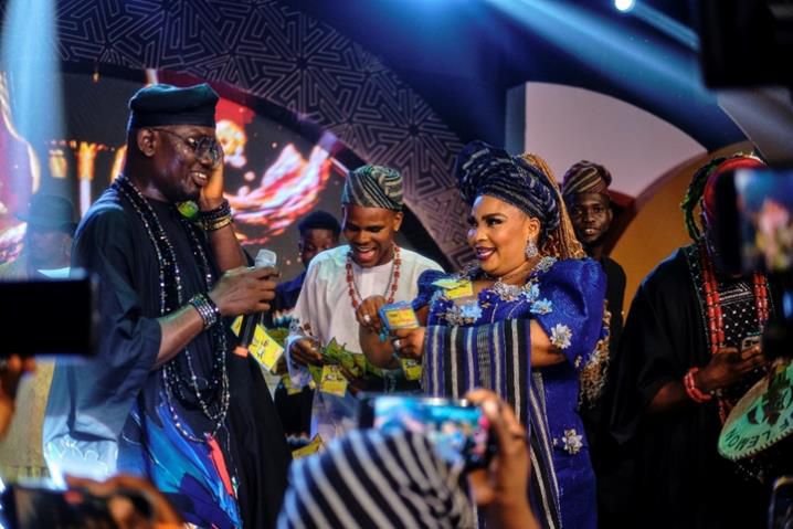 Segun Johnson's live performance at the Onga Owambe Moment while Laide Bakare (Actress) sprays the Onga Culinary notes.