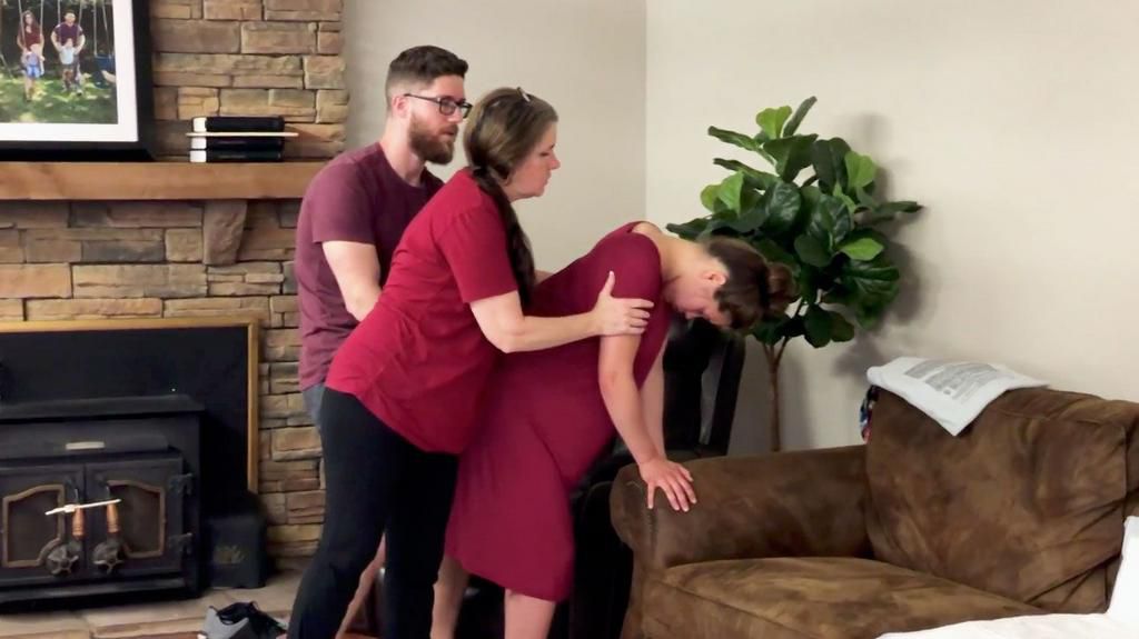 Jessa Duggar Gives Birth On Couch In New Video