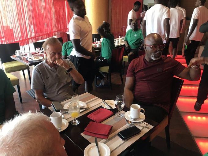 Gernot Rohr and Amaju Pinnick (Osasu Obayiuwana/Twitter)