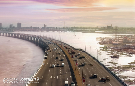 What makes an AI triple camera smartphone unique?