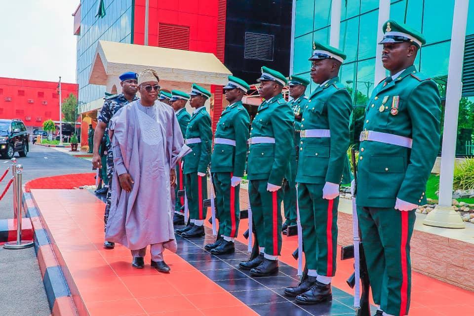 Governor Gboyega Oyetola meets Chief of Army Staff, Gen. Tukur Buratai over growing insecurity in Osun state. [Twitter/@@GboyegaOyetola]