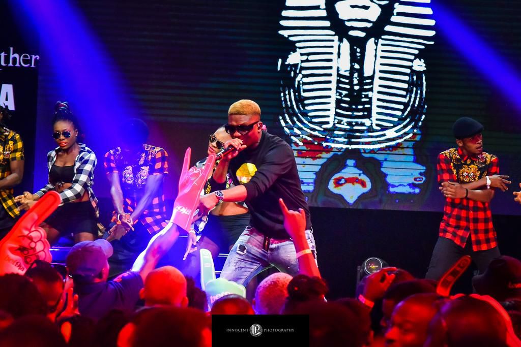 Ibile didn't come to play as he gave a titillating and exciting performance, leaving the audience singing along [BHM]