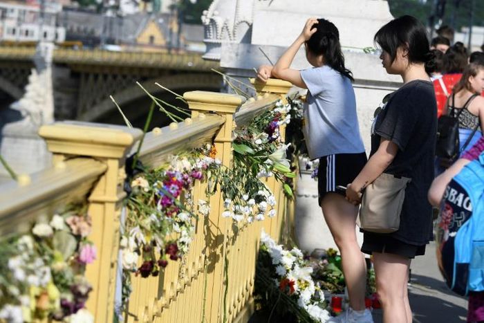 A makeshift memorial has been set up close to the spot where the sinking happened on the Danube river