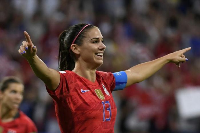Alex Morgan scored the winning goal as the USA overcame the absence of Megan Rapinoe to beat England 2-1 in their women's World Cup semi-final