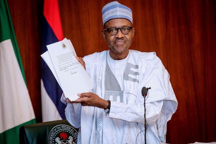 Buhari signs executive order on corruption