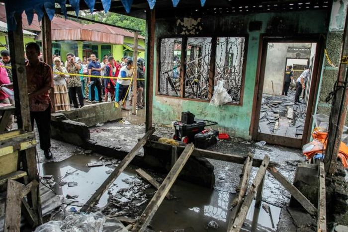 Fire ripped through this private home that operated as a matchstick factory