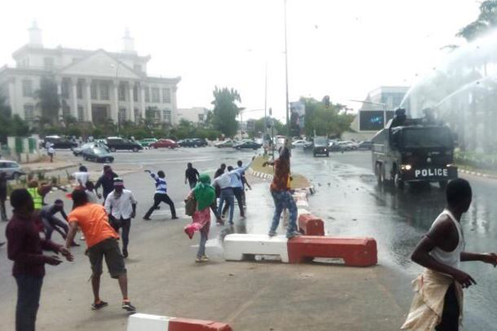 Nigerian police fired tear gas to disperse Shi’ite Muslim protesters (Sabcnews)