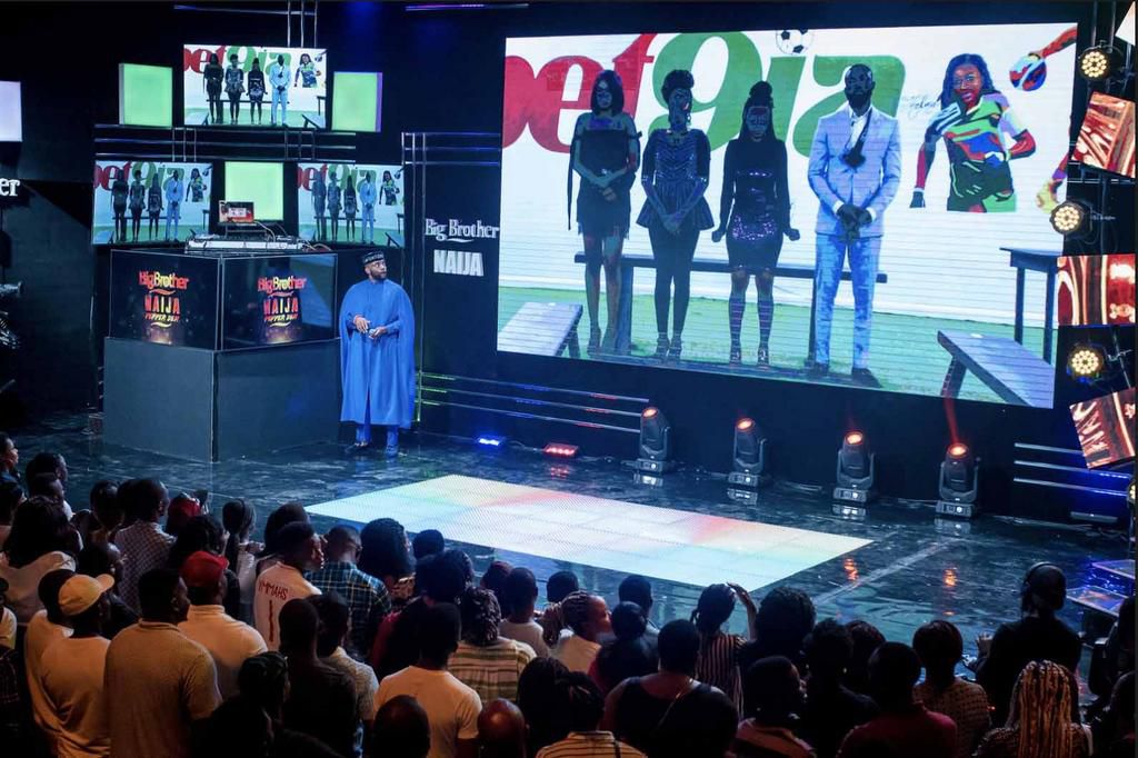 The energy fans couldn't go unnoticed as the host Ebuka acknowledged them as they made his job easier