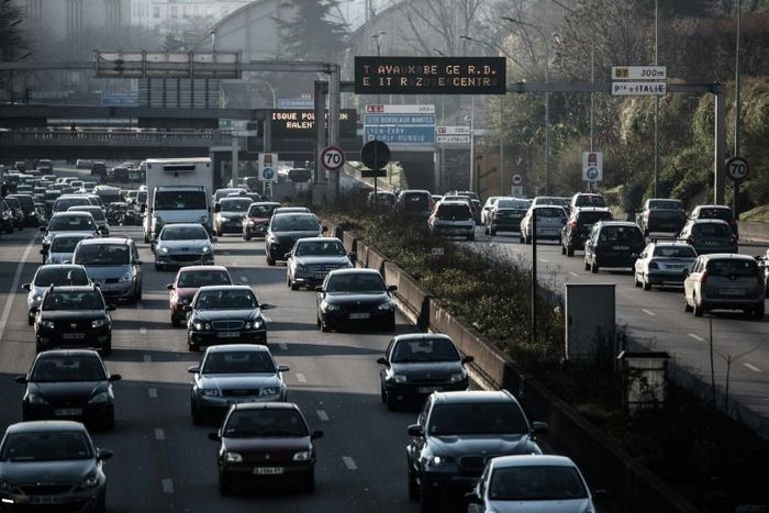 The Paris ring road, the peripherique, is regularly clogged with vehicles churning out polluting emissions