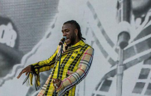 Burna Boy performs at Coachelle wearing Kenneth Ize [Credit: Twitter/ Coachella]