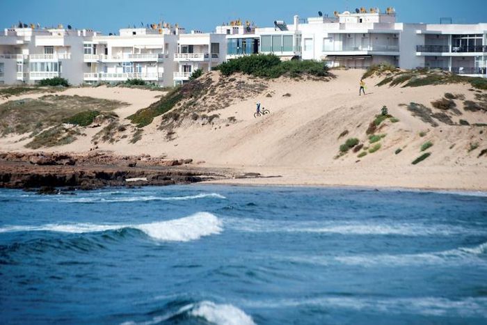 The United Nations Environment Programme says "sand mafias" supplying the construction industry are depleting some of Morocco's beaches