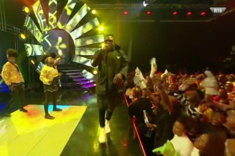 This Sunday didn't turn out differently as the Jagaban of Nigeria's music, Ycee came calling and he gave a very amazing performance [Twitter/BBNaija]