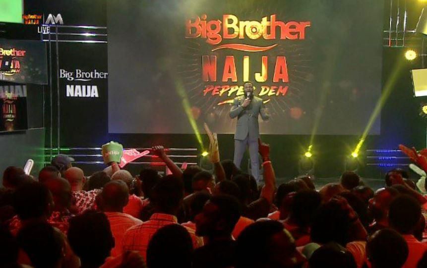 A live eviction show comes with breaks and it was another mood as the fans kept on hailing Ebuka and his perfect style of handling the show [Twitter/BBNaija]