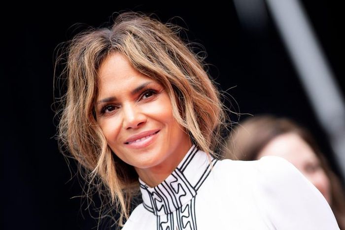 Halle Berry Shares Quick Abs Workout