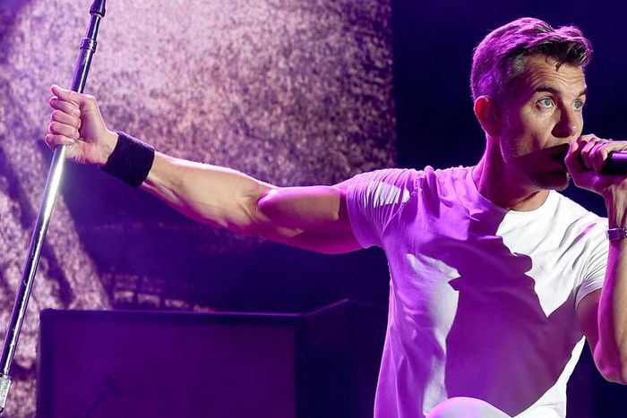 How 311's Nick Hexum Stays Shredded at Almost 50