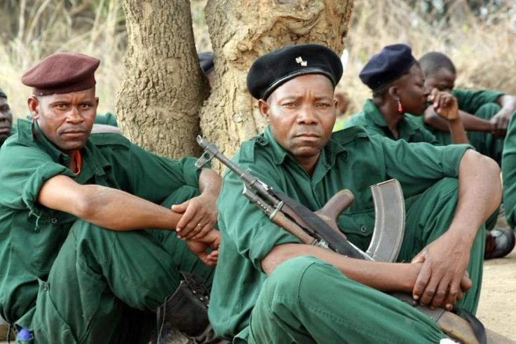 Fighters of former Mozambican rebel movement "Renamo" plan to hand over weapons as part of a peace deal