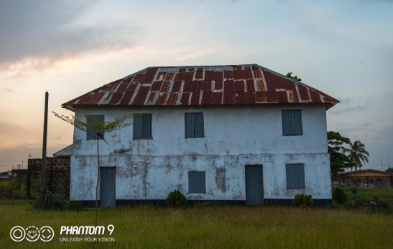 What makes an AI triple camera smartphone unique?