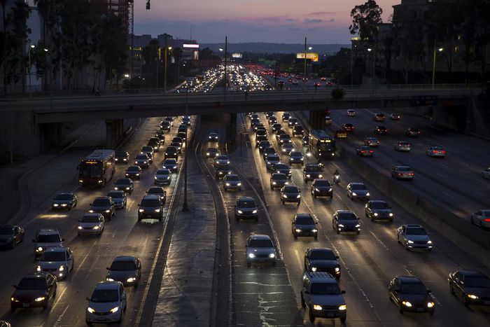 Automakers, Rejecting Trump Pollution Rule, Strike a Deal With California