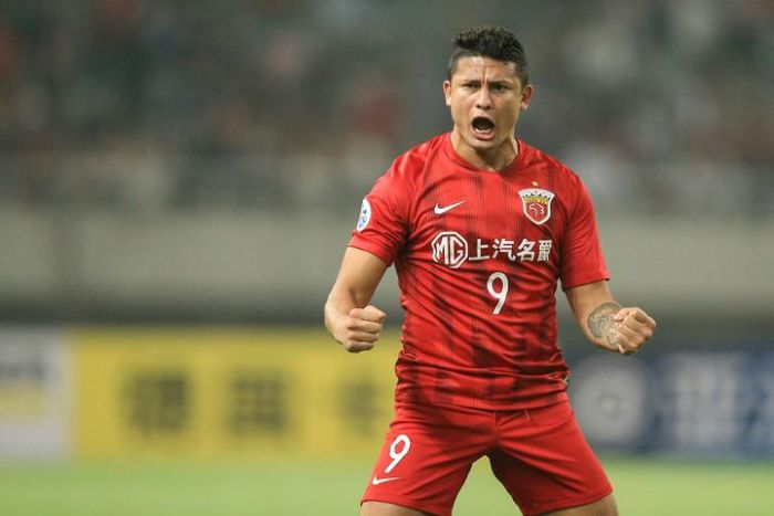 Brazilian striker Elkeson is widely expected to be called up to China's football squad.