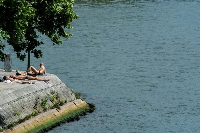 Meteorologists forecast temperatures exceeding 40 degrees Celsius (104 Fahrenheit) in France, Spain and Greece on Thursday and Friday. People are shown here sunbathing on the banks of the Seine in Paris People sun bath on the bank of the river Seine, d...