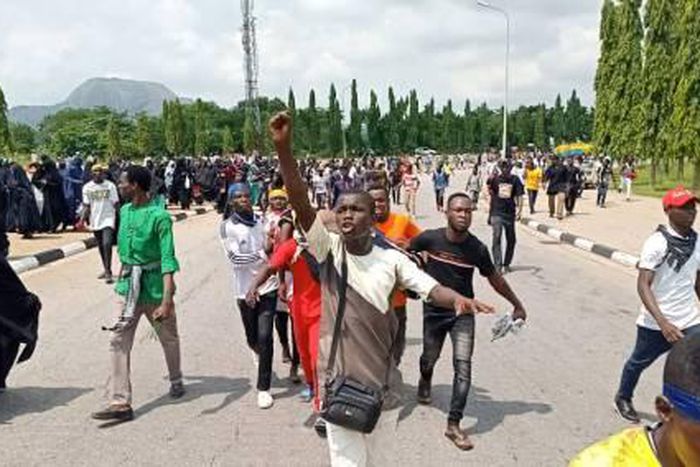 Police arrest 40 Shiite members over violent protest in Abuja  [Sahara Reporters]