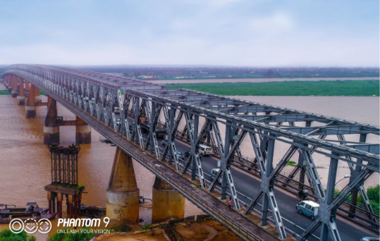 What makes an AI triple camera smartphone unique?