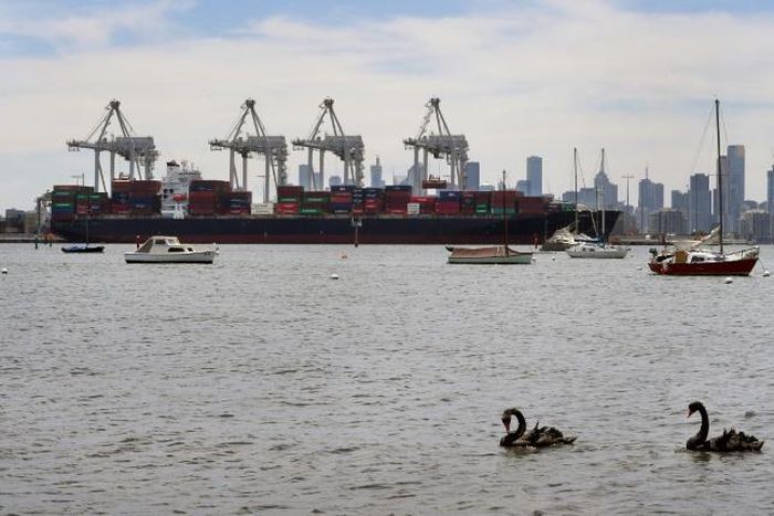 Australian police have seized a record haul of the drug 'ice' after a shipment from Thailand arrived in Melbourne