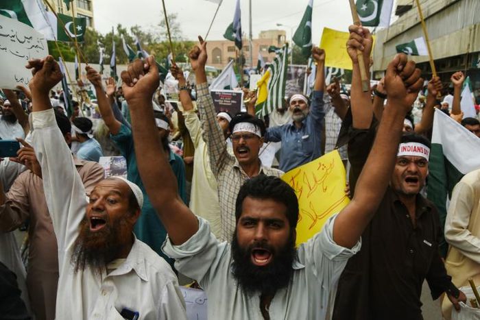 Supporters of the Pakistani militant organisation Jamaat-ud-Dawa (JuD) took part in an anti-India protest rally in Karachi