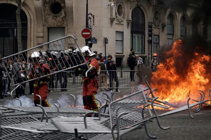 Analysts had believed that the yellow vest movement had lost momentum, but dozens of protestors knocked down security barriers erected for the parade and set fire to refuse bins