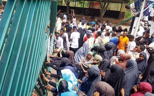 Police arrest 40 Shiite members over violent protest in Abuja  [Sahara Reporters]